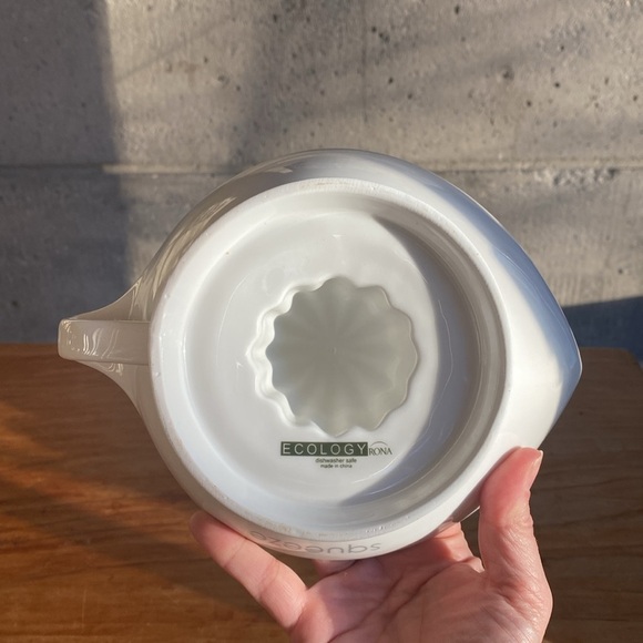 Citrus Juicer in White - Picture 4 of 4